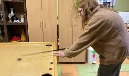 Sacensības novusā jaunietēm