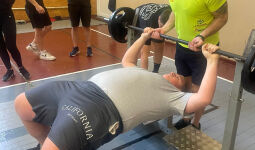 Sacensības svara stieņa spiešanā guļus Jēkabpilī