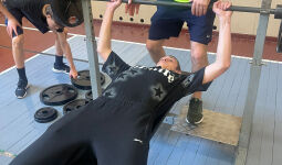 Sacensības svara stieņa spiešanā guļus Jēkabpilī