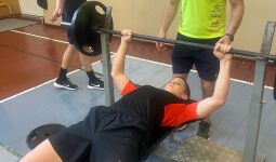 Sacensības svara stieņa spiešanā guļus Jēkabpilī