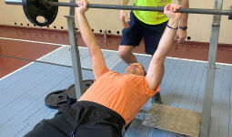 Sacensības svara stieņa spiešanā guļus Jēkabpilī