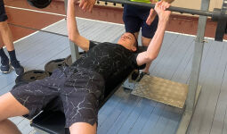 Sacensības svara stieņa spiešanā guļus Jēkabpilī