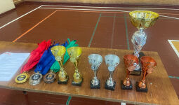 Sacensības svara stieņa spiešanā guļus Jēkabpilī