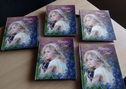 “MĪĻO MĀMIŅ!” - dzejoļu kopkrājumā iekļauti arī mūsu audzēkņu darbi!